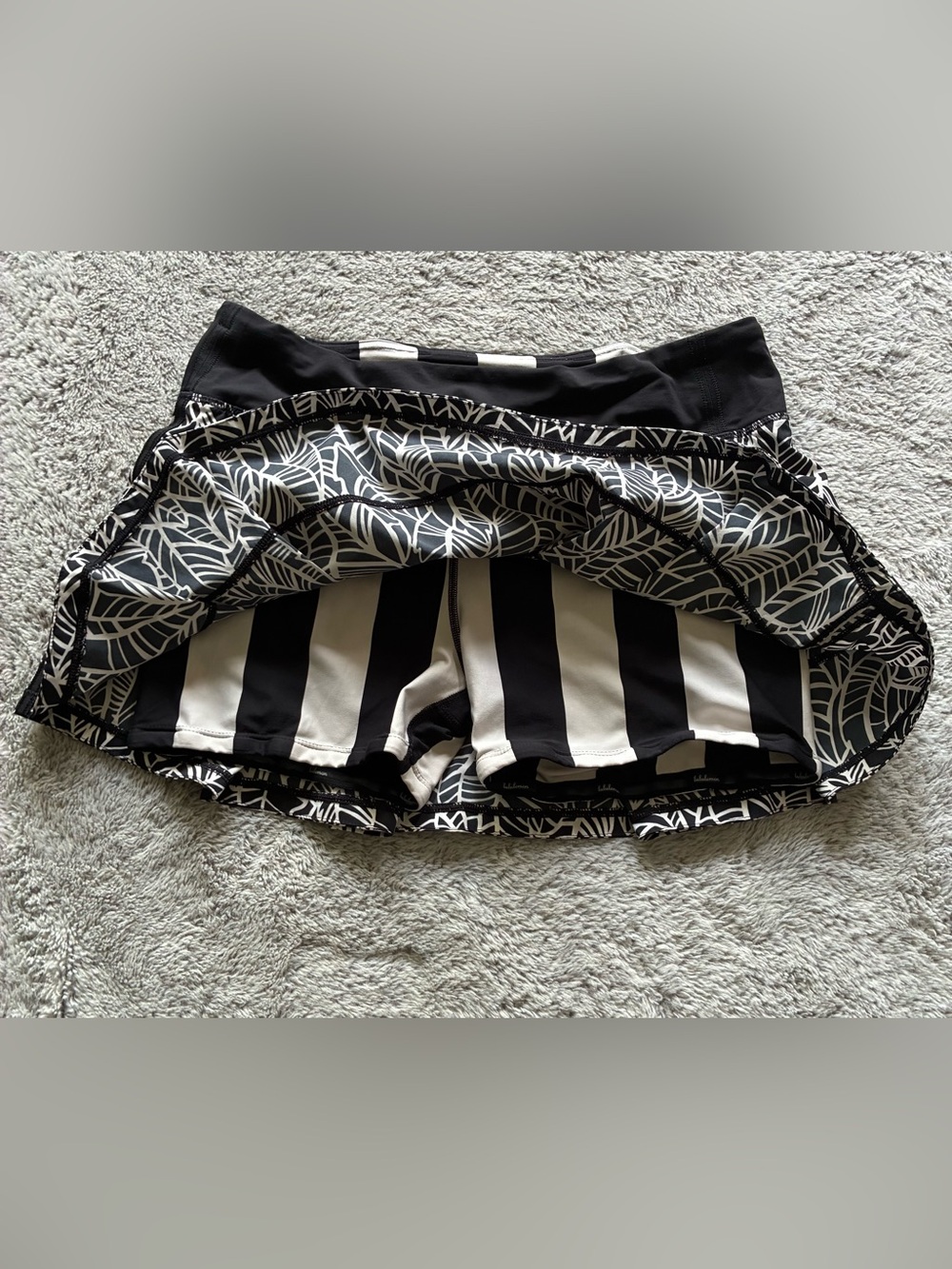 lululemon Size 8  Bundle 2 Printed Skorts & Grey Ruched Leggings - Picture 7 of 10
